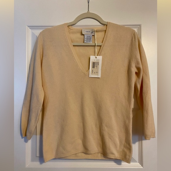 Matilde Sweaters - BNWT Matilde Italy cream cashmere sweater. Size 46